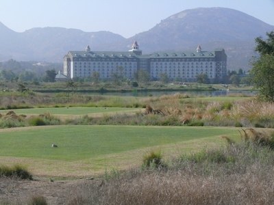 Resorts can accomodate hundreds of guests or only a few.
