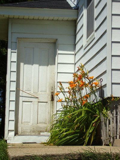 Give a welcome mat that will serve as a great addition to the front entrance of the home.
