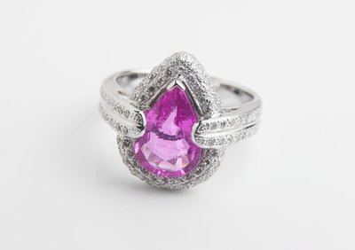 Pink emeralds are the result of morganite beryllium.