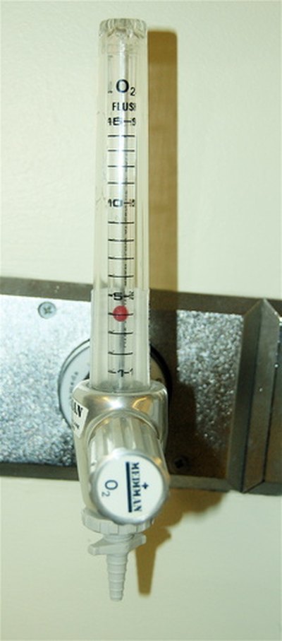 The gas source can be air, oxygen or a mixture of both.