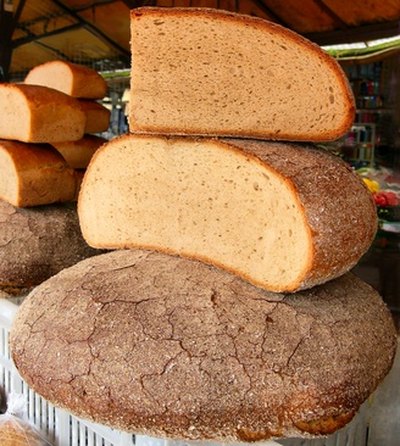 Opt for whole grain bread to avoid painful gout flareups.