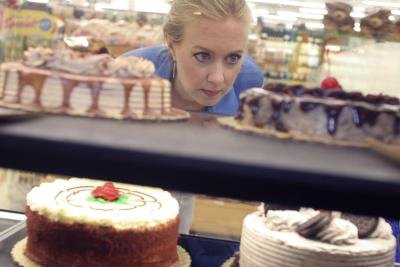 Order 25 small cakes.