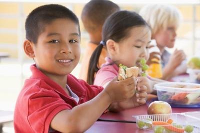 Kindergarten children eating a healthy lunch.