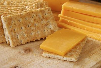 Longhorn cheese and crackers