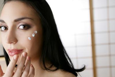 There are some creams created to treat facial scars.