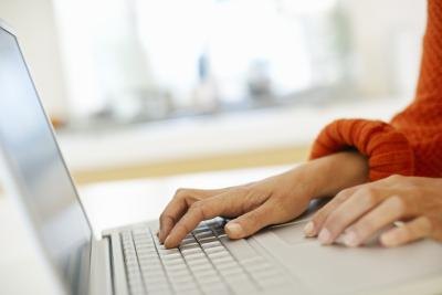 Woman reading about Leptin online