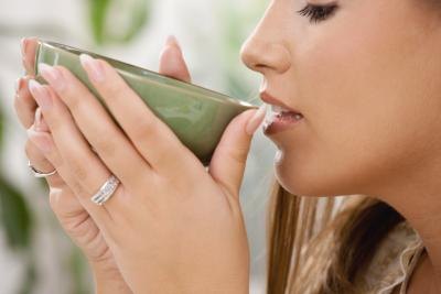 Drink a cup of water mixed with belladonna extract to rid your dry cough.