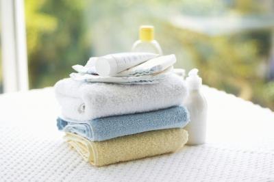 Apply vapor rub to a soft towel and forcefully rub it into stretch marks.