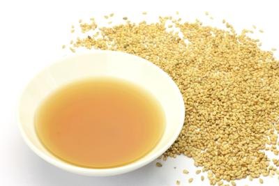 A small bowl of sesame oil and sesame seeds