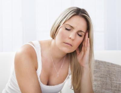 Symptoms of meningitis do not typically include a cough or a runny nose.