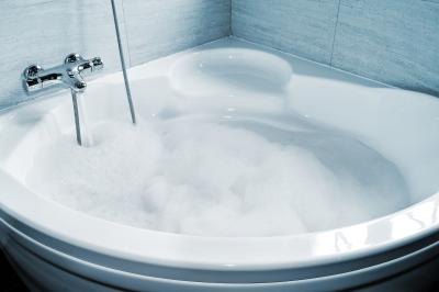 Avoiding excessively hot baths can minimize age-related dry skin.