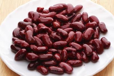 A plate with red kidney beans.