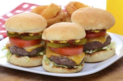 Mini cheeseburgers with onion rings