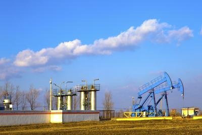 The production of plastic materials requires large quantities of crude oil as the main ingredient.