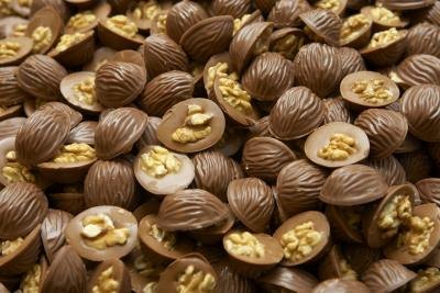 Chocolate does contain a small amount of nitrate.