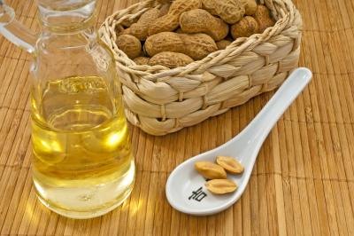 Peanut oil and peanuts