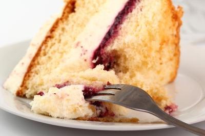 You can also put short phrases on the cake.