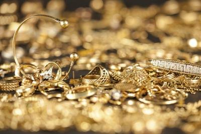 Scrap gold jewelry to be appraised