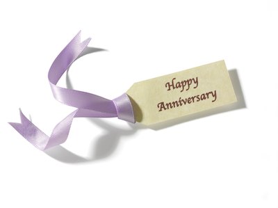 Happy Anniversary gift tag.