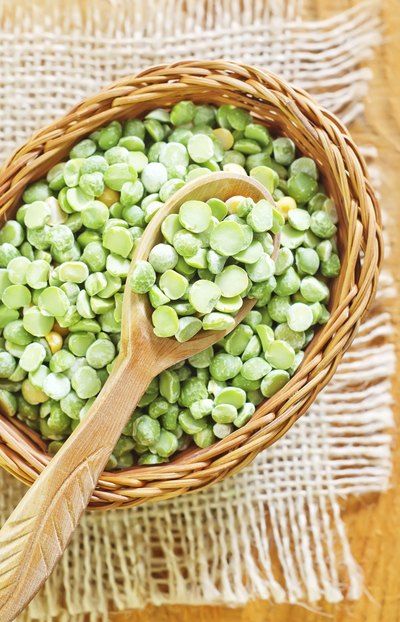 Dried peas in basket with spoon