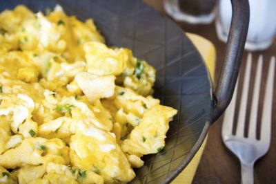 Scrambled eggs with chives