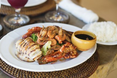 Filipino seafood meal.