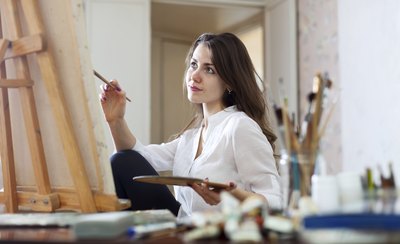 woman in painting class