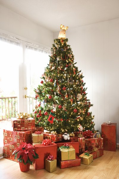 Decide on a look for your Christmas tree.