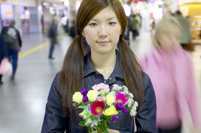 Welcome home your friends and family at the airport with a small gift.