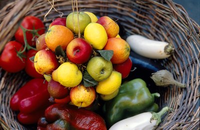 Choose raw fruits and vegetables and lean meats.