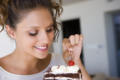 Decorate the cake elaborately.