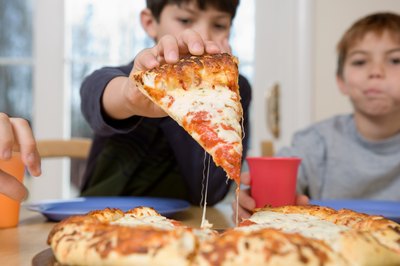 Boys eating pizza