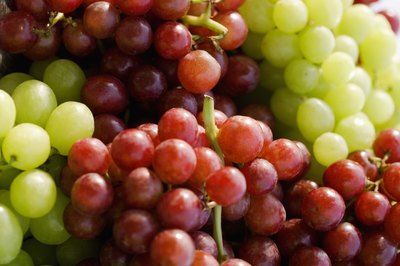 Low glycemic index grapes for sale at a market.