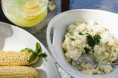 Plan a potluck picnic