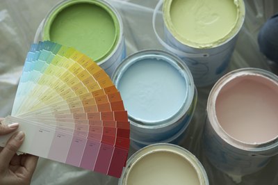 Triadic color combinations are harmonious.