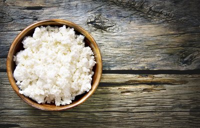 A small bowl of cottage cheese.