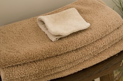 Wet washclothes can ease the discomfort of a yeast infection