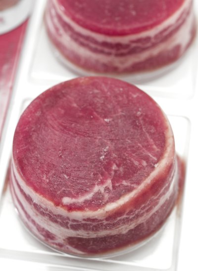 Frozen steaks in vacuum sealed packaging