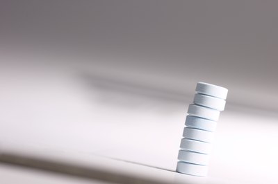 Stack of acetaminophen tablets.