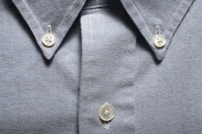Some collars have buttons.