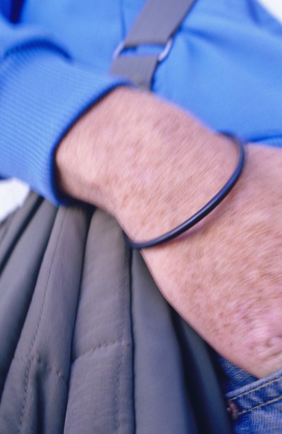 Man wearing a rubber band