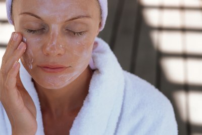 moisturize face