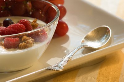 Yogurt with raspberries