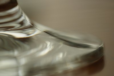 Contemporary lead crystal contains molten quartz and at least 24 percent lead oxide.