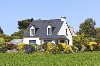 A gray roof will complement a number of houses.