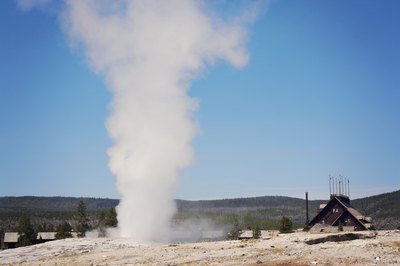 Old Faithful Lodge and geiser