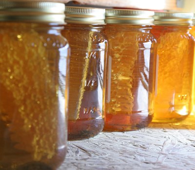 Honey jars at farmers market