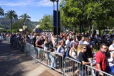 Visitors lining up to front gate to Universal Studios Hollywood