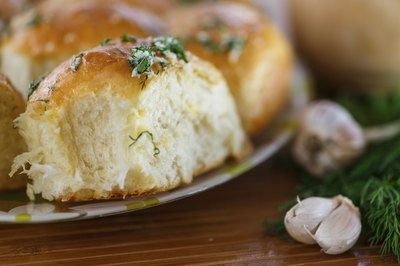 Baked dinner rolls.