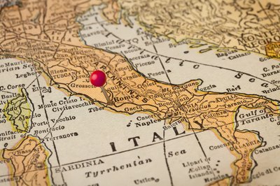 A pin identifies Rome on a map of Italy.